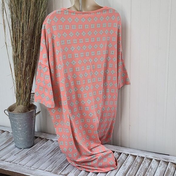 Lularoe hi/lo - Picture 4 of 6